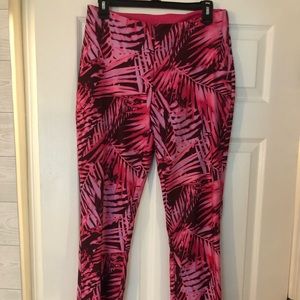 Pink leaf pattern skinny pants